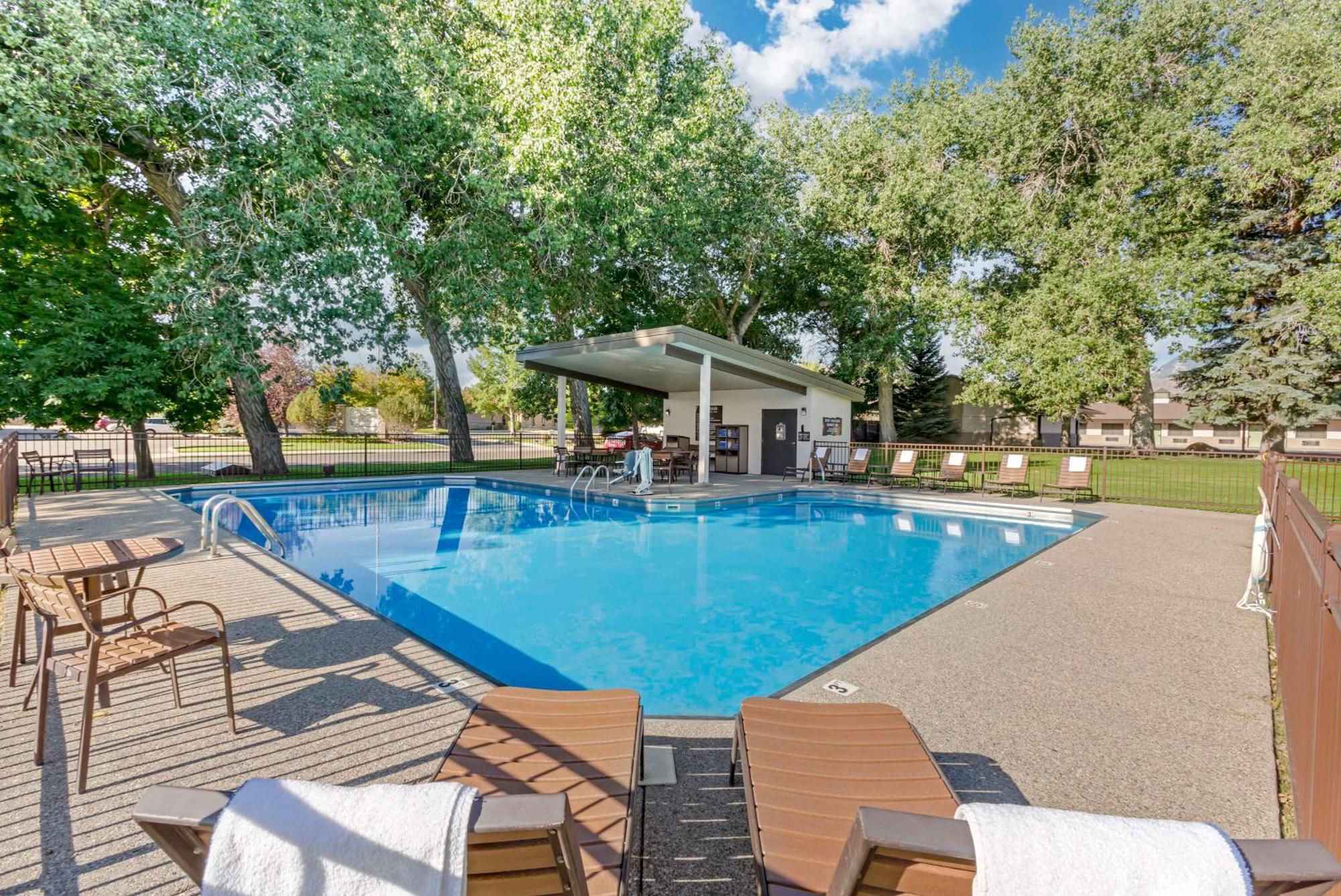 Best Western Sunset Inn Коуди Екстериор снимка